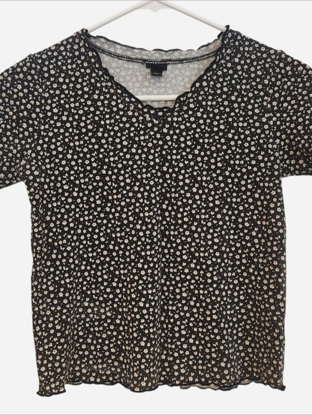 Art Class Black & White Floral Lettuce Hem Ribbed Tee